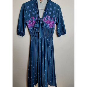 Vintage Secretary Dress Queens Row Polyester Size 8MP Pleated Bow Tie Neck
